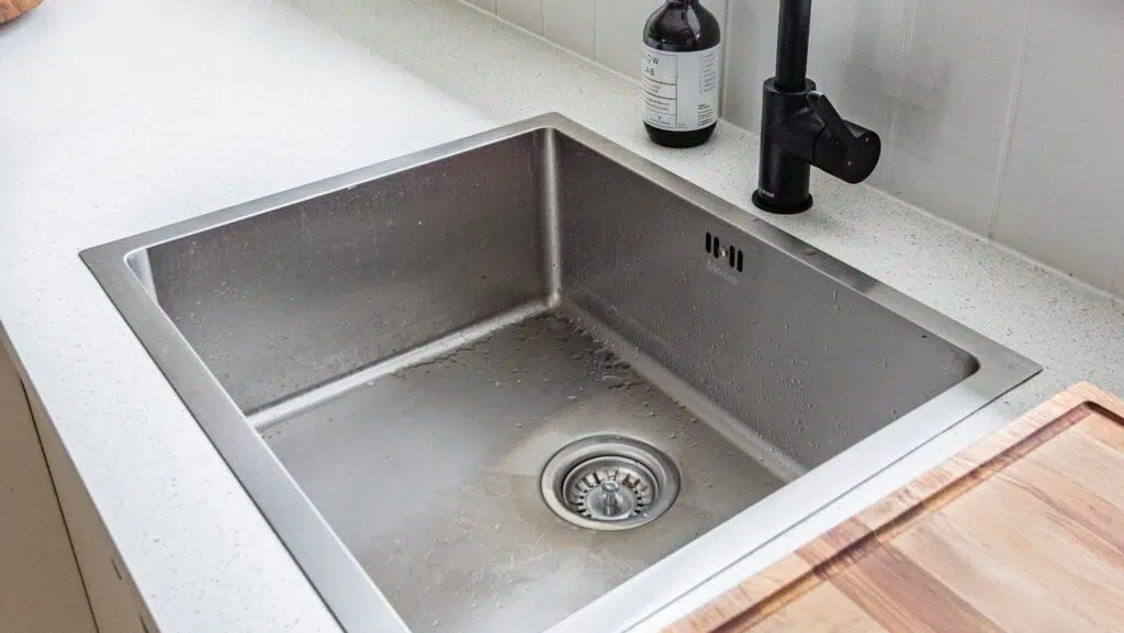 Read more about the article Why You Should Never Pour Grease Down the Drain – and What to Do Instead